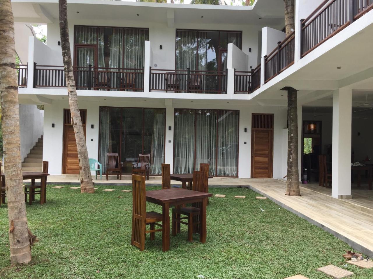 Bay Hiriketiya Hotel Диквела Екстериор снимка