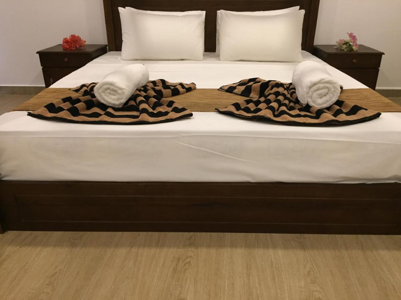 Bay Hiriketiya Hotel Диквела Екстериор снимка