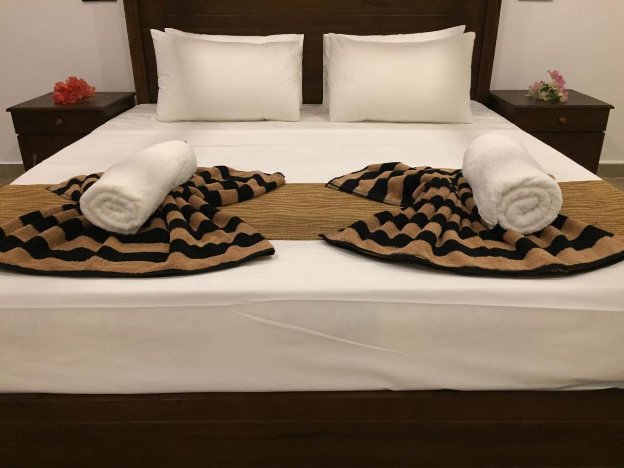Bay Hiriketiya Hotel Диквела Екстериор снимка