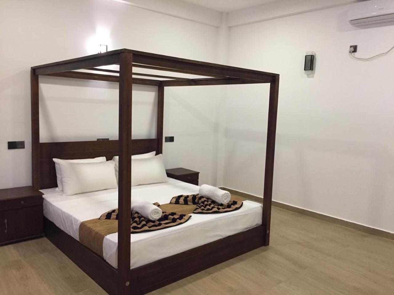 Bay Hiriketiya Hotel Диквела Екстериор снимка