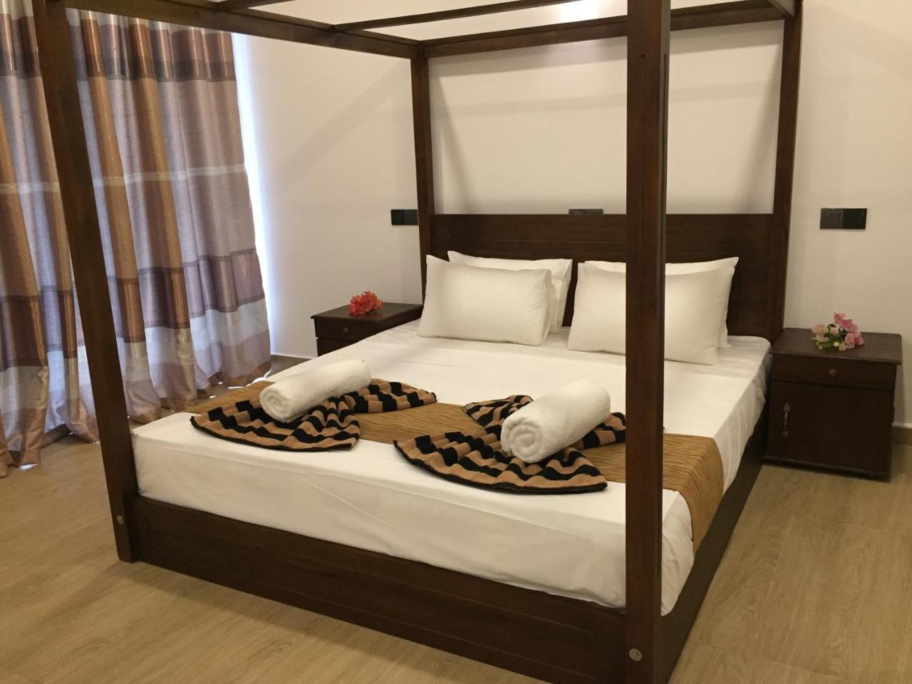 Bay Hiriketiya Hotel Диквела Екстериор снимка