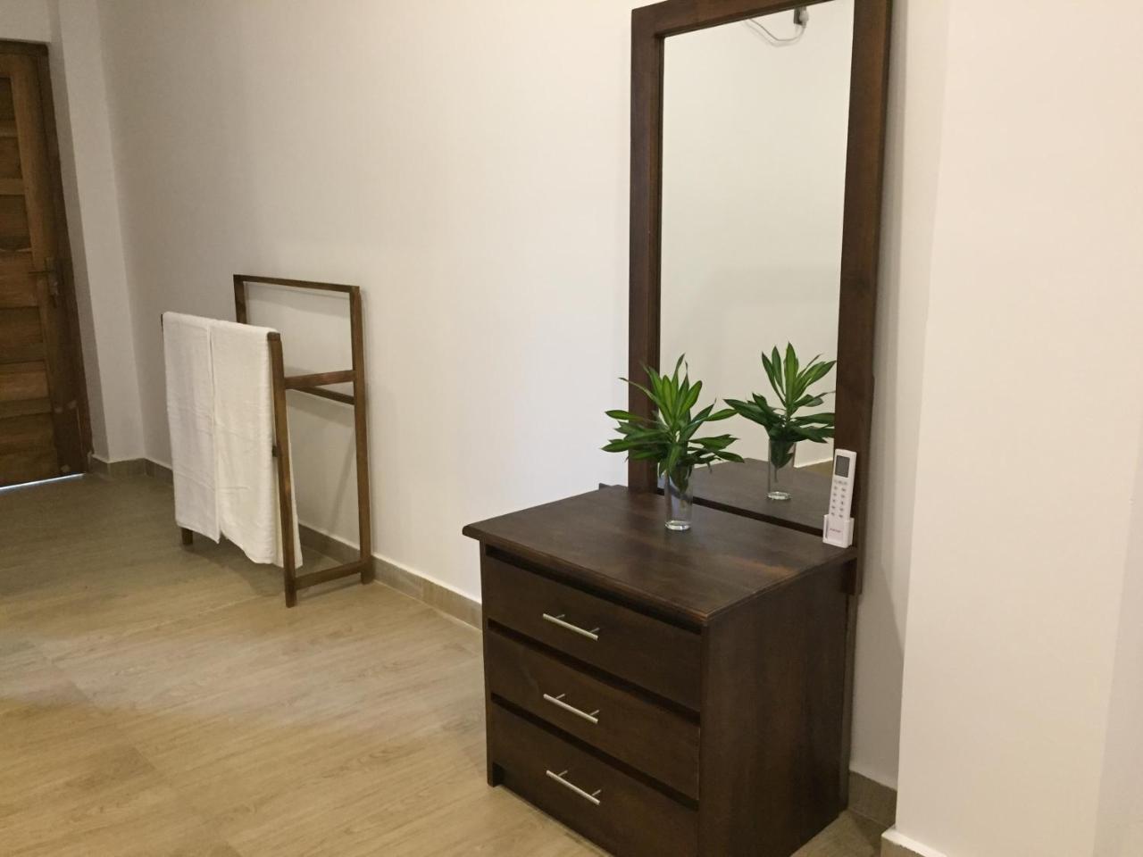 Bay Hiriketiya Hotel Диквела Екстериор снимка
