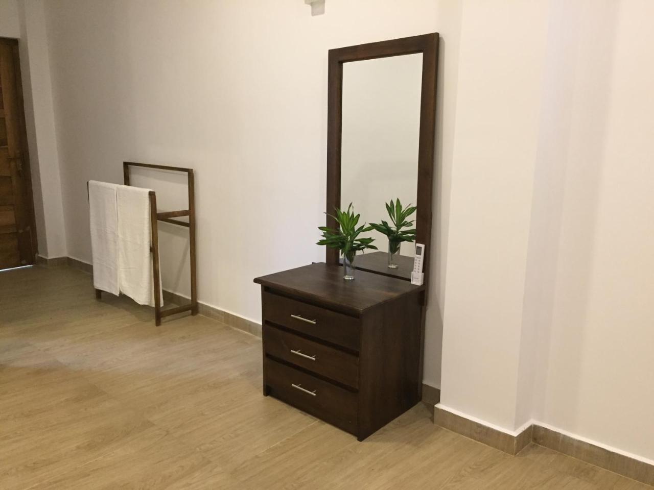 Bay Hiriketiya Hotel Диквела Екстериор снимка