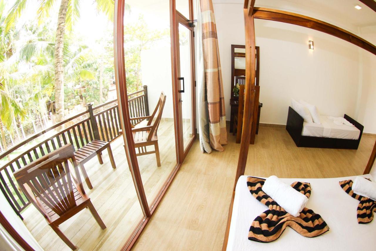 Bay Hiriketiya Hotel Диквела Екстериор снимка