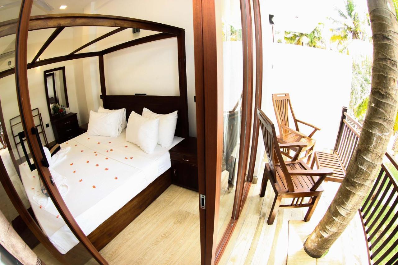 Bay Hiriketiya Hotel Диквела Екстериор снимка