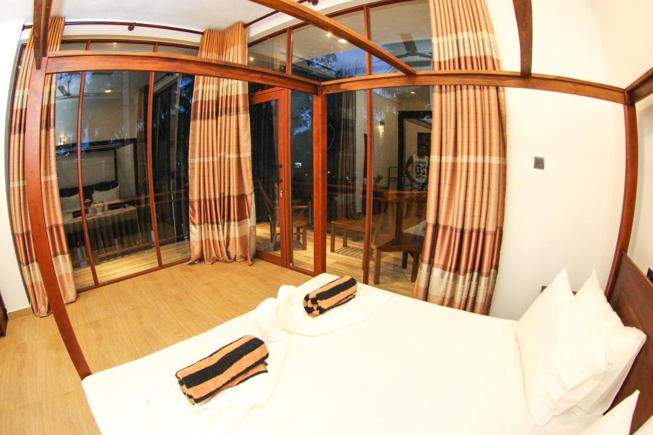 Bay Hiriketiya Hotel Диквела Екстериор снимка