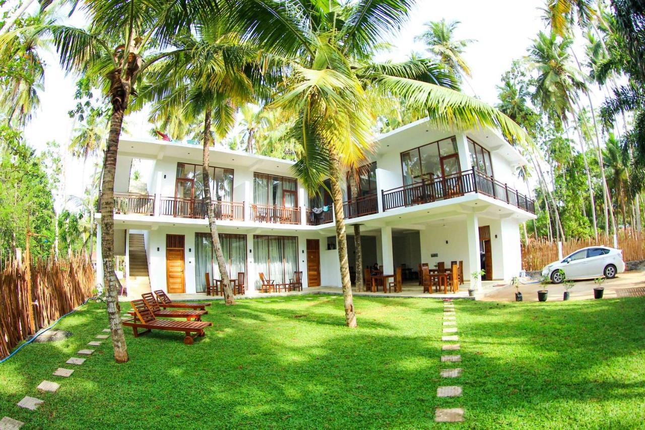 Bay Hiriketiya Hotel Диквела Екстериор снимка