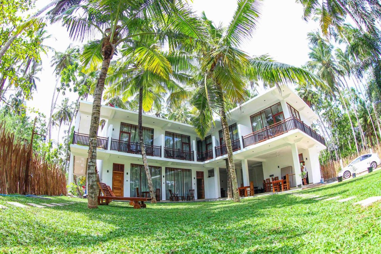 Bay Hiriketiya Hotel Диквела Екстериор снимка
