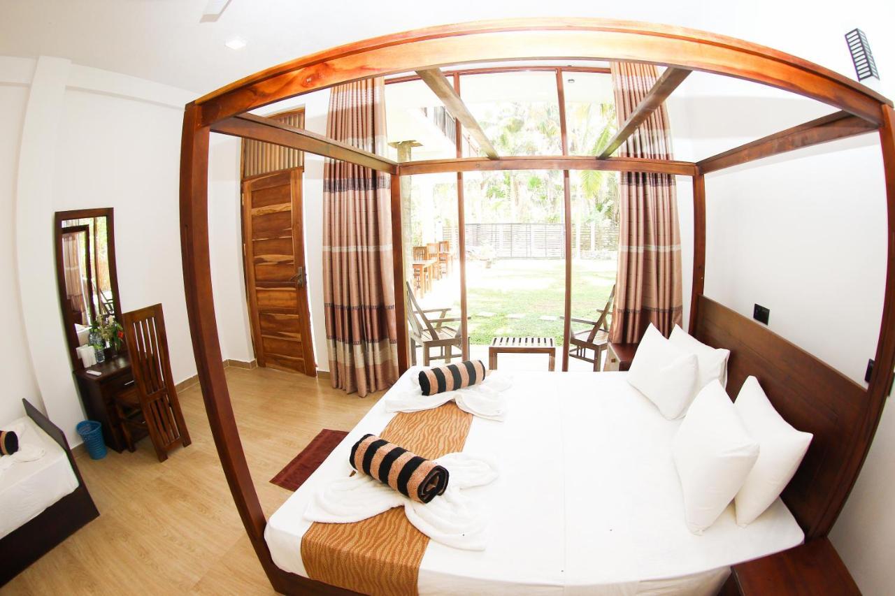 Bay Hiriketiya Hotel Диквела Екстериор снимка
