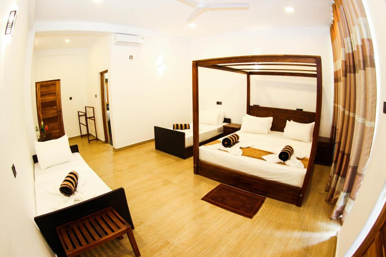 Bay Hiriketiya Hotel Диквела Екстериор снимка
