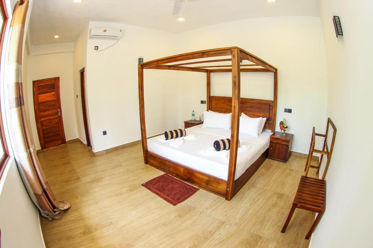 Bay Hiriketiya Hotel Диквела Екстериор снимка