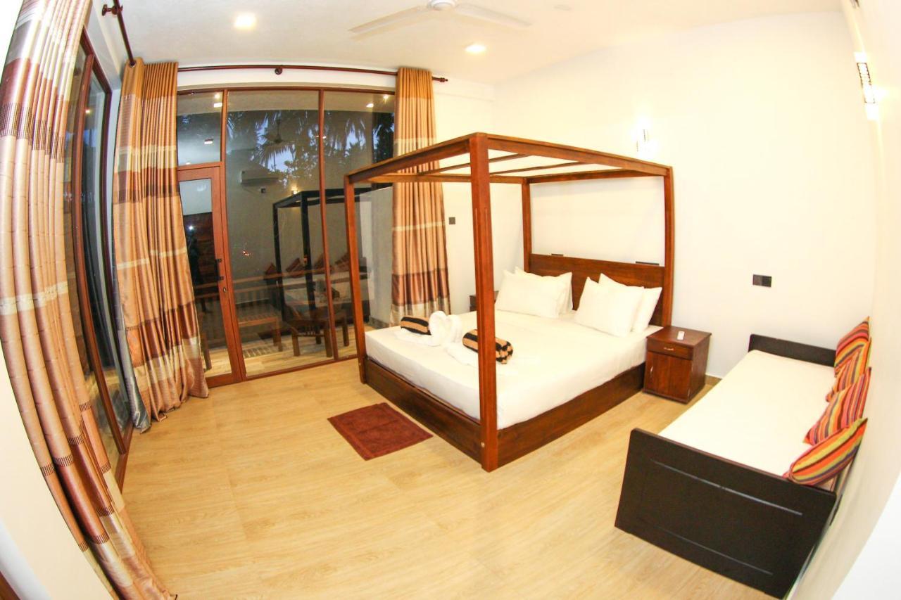Bay Hiriketiya Hotel Диквела Екстериор снимка
