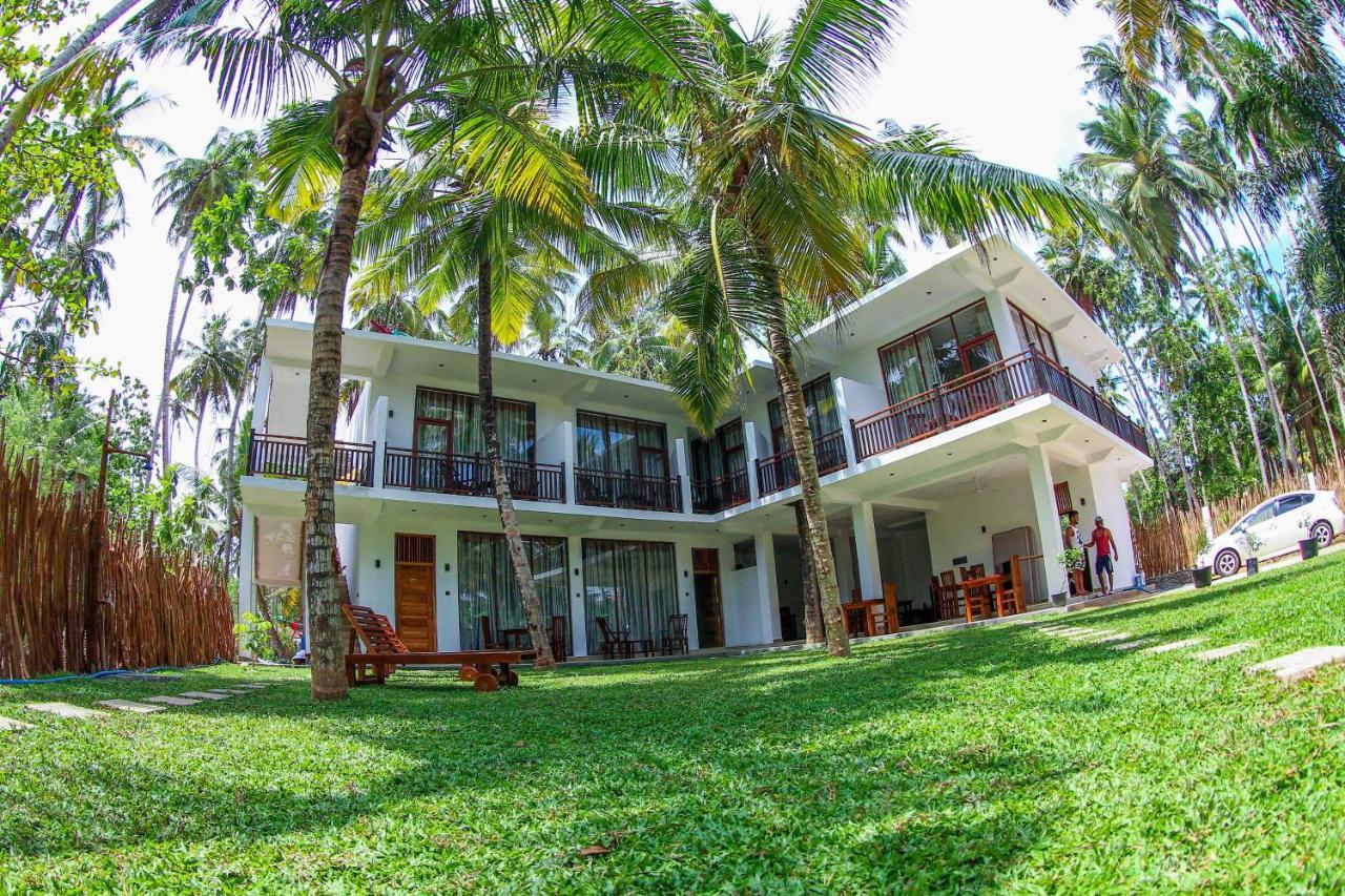 Bay Hiriketiya Hotel Диквела Екстериор снимка
