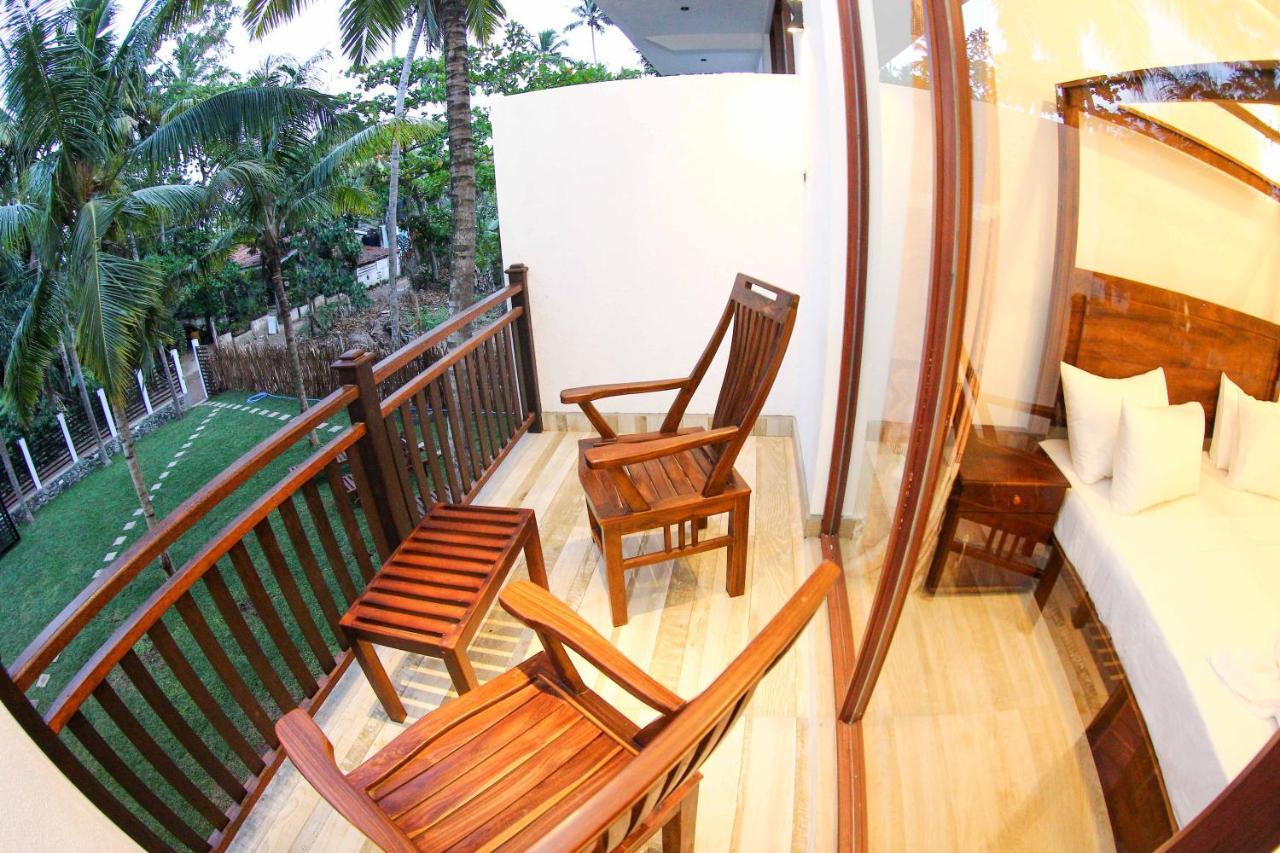 Bay Hiriketiya Hotel Диквела Екстериор снимка