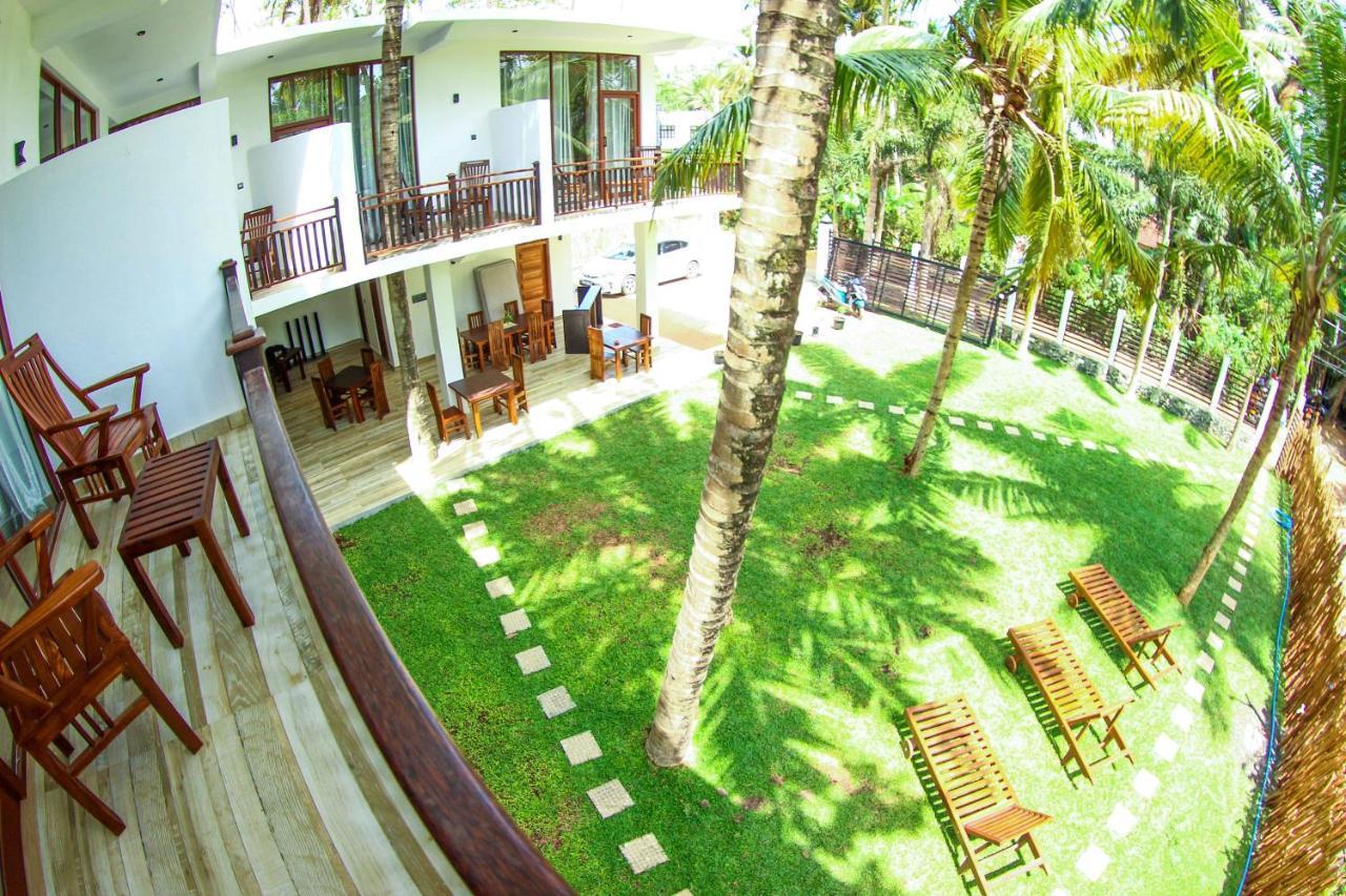 Bay Hiriketiya Hotel Диквела Екстериор снимка