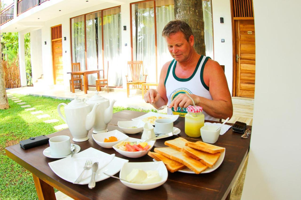 Bay Hiriketiya Hotel Диквела Екстериор снимка